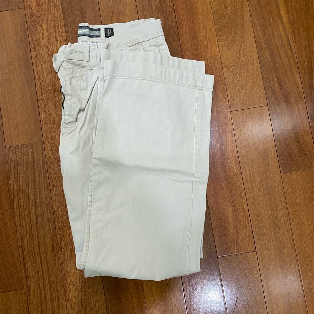 Men’s khaki pants